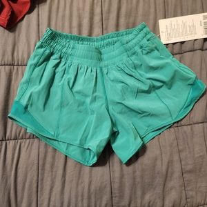 Lululemon Hotty Hot shorts size 4 - green